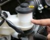 Cara Mengganti Minyak Rem Mobil dengan Mudah Tanpa Perlu ke Bengkel