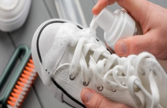 Menilik Potensi Bisnis Jasa Cuci Sepatu Rumahan di Bali